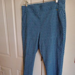 Attyre Capri Pants